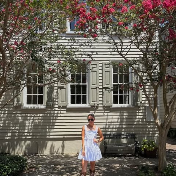 Meet your Posher, Gia - Picture 1 of 1